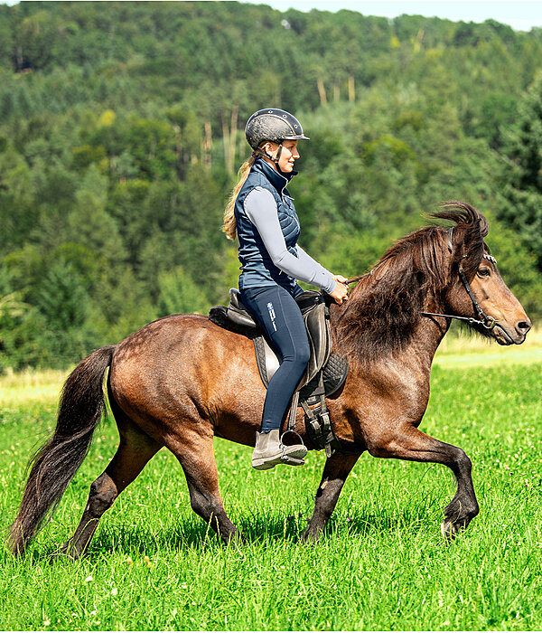 IJslands-Outfit Myrkur in nachtblauw