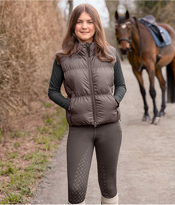 Kinder-Outfit in kaneel